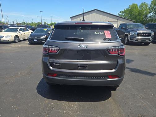 Granite Crystal Metallic Clearcoat 2023 Jeep Compass Sport