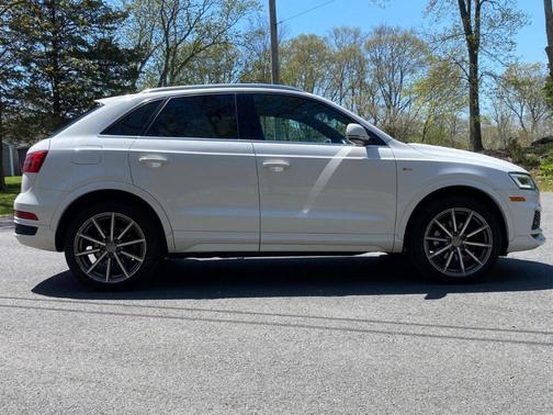 Cortina White 2018 Audi Q3 2.0T Sport Premium
