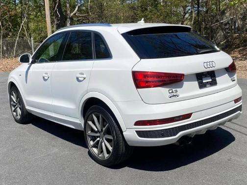 Cortina White 2018 Audi Q3 2.0T Sport Premium