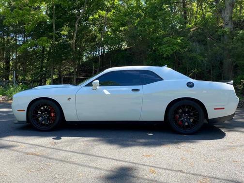 Off White 2016 Dodge Challenger SRT Hellcat