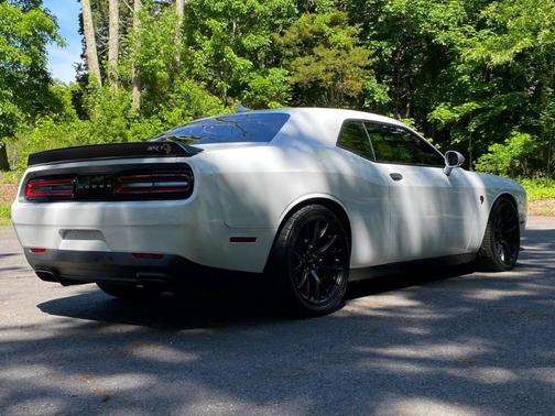 Off White 2016 Dodge Challenger SRT Hellcat