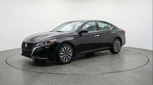 Super Black 2025 Nissan Altima SV FWD