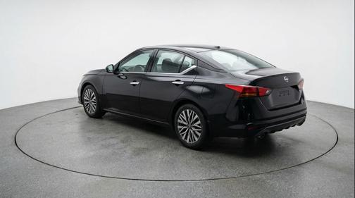 Super Black 2025 Nissan Altima SV FWD