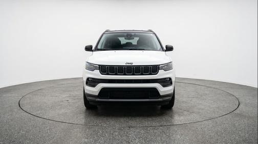 Bright White Clearcoat 2025 Jeep Compass Trailhawk