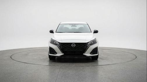 Glacier White 2025 Nissan Altima SV FWD