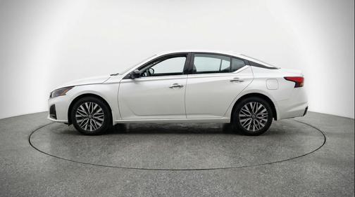 Glacier White 2025 Nissan Altima SV FWD