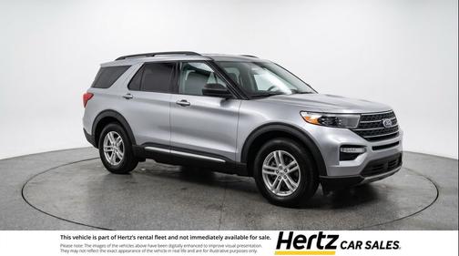 Iconic Silver Metallic 2024 Ford Explorer XLT