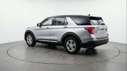 Iconic Silver Metallic 2024 Ford Explorer XLT