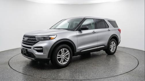 Iconic Silver Metallic 2024 Ford Explorer XLT