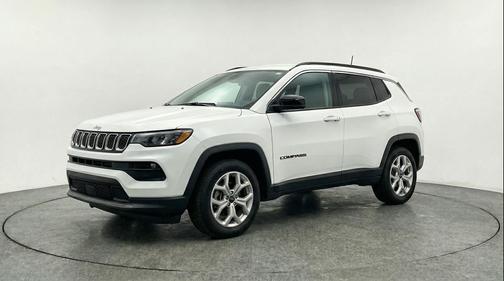 Bright White Clearcoat 2025 Jeep Compass Latitude