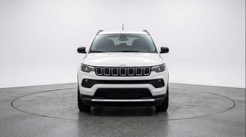 Bright White Clearcoat 2025 Jeep Compass Latitude