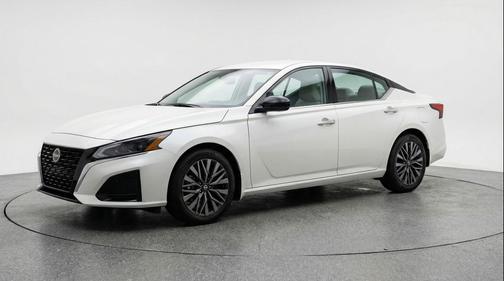 Pearl White Tricoat 2025 Nissan Altima SV FWD