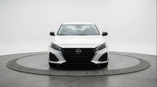 Pearl White Tricoat 2025 Nissan Altima SV FWD