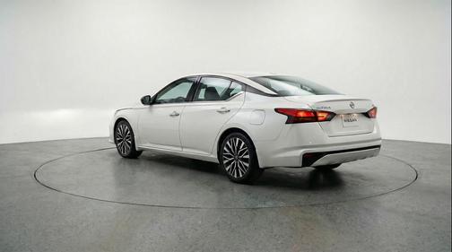 Glacier White 2025 Nissan Altima SV FWD