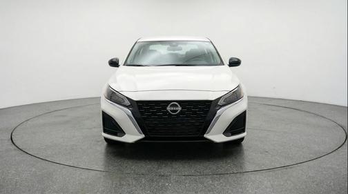 Glacier White 2025 Nissan Altima SV FWD