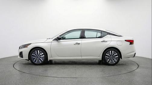 Glacier White 2025 Nissan Altima SV FWD