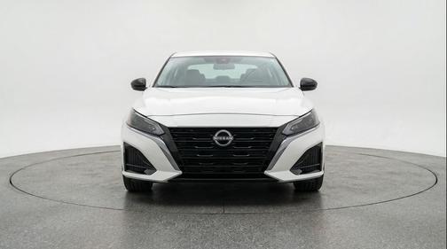 Glacier White 2025 Nissan Altima SV FWD