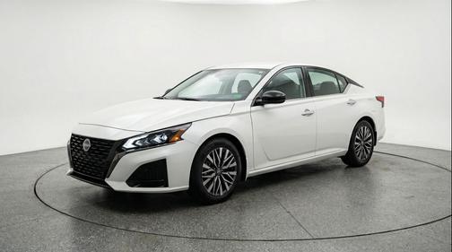 Glacier White 2025 Nissan Altima SV FWD
