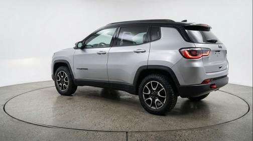Silver Zynith Metallic Clearcoat 2025 Jeep Compass Trailhawk