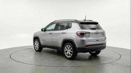 Silver Zynith Metallic Clearcoat 2025 Jeep Compass Limited