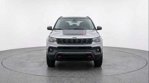 Silver Zynith Metallic Clearcoat 2025 Jeep Compass Trailhawk