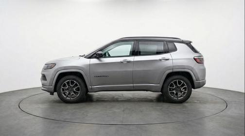 Silver Zynith Metallic Clearcoat 2025 Jeep Compass Trailhawk