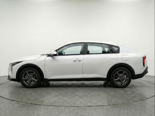 Snow White Pearl 2025 Kia K4 LXS
