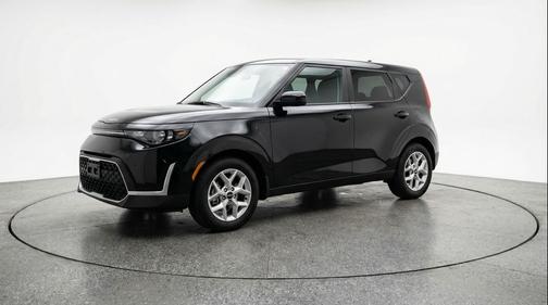 Fusion Black 2025 Kia Soul LX