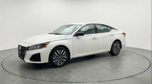 Glacier White 2025 Nissan Altima SV FWD