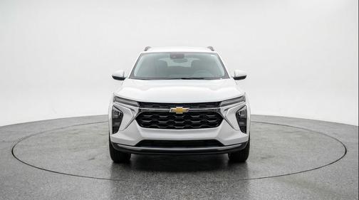 Summit White 2025 Chevrolet Trax LT