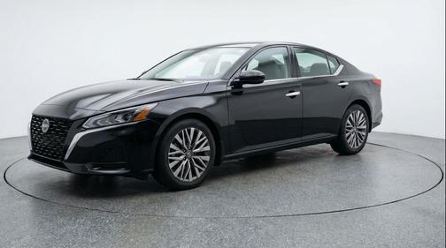 Super Black 2025 Nissan Altima SV FWD