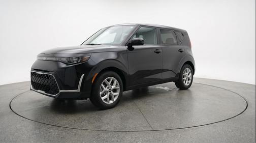 Fusion Black 2025 Kia Soul LX