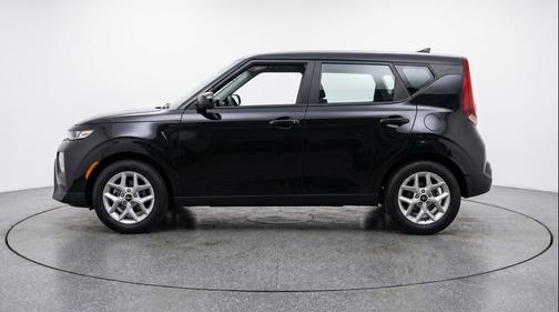 Fusion Black 2025 Kia Soul LX