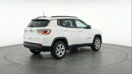 Bright White Clearcoat 2025 Jeep Compass Latitude