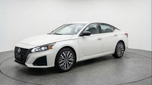 Glacier White 2025 Nissan Altima SV FWD