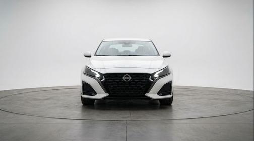 Glacier White 2025 Nissan Altima SV FWD