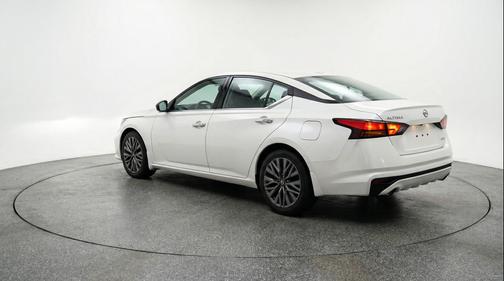 Glacier White 2025 Nissan Altima SV FWD