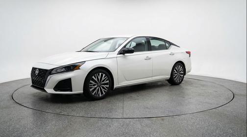Glacier White 2025 Nissan Altima SV FWD