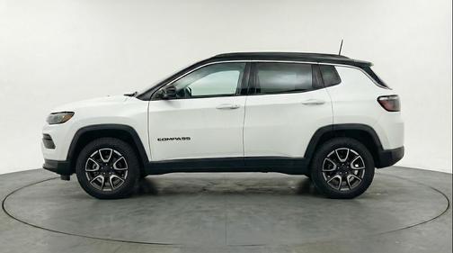 Bright White Clearcoat 2025 Jeep Compass Trailhawk