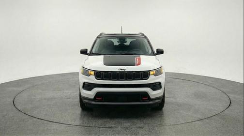 Bright White Clearcoat 2025 Jeep Compass Trailhawk
