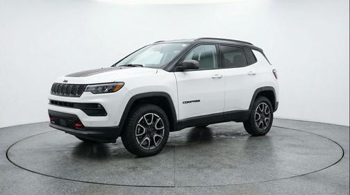 Bright White Clearcoat 2025 Jeep Compass Trailhawk