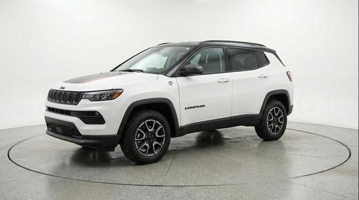 Bright White Clearcoat 2025 Jeep Compass Trailhawk