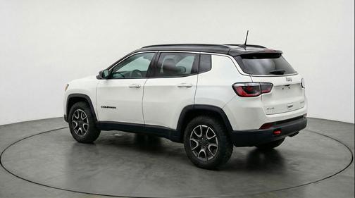 Bright White Clearcoat 2025 Jeep Compass Trailhawk