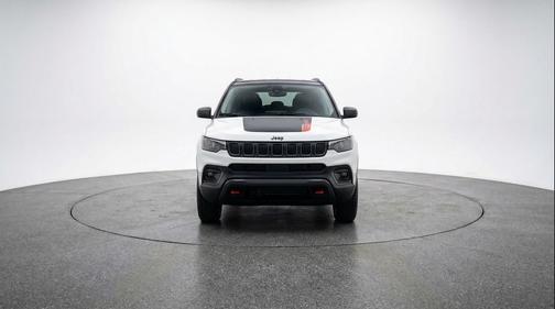 Bright White Clearcoat 2025 Jeep Compass Trailhawk