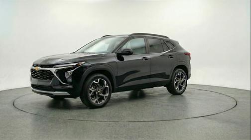 Mosaic Black Metallic 2025 Chevrolet Trax LT