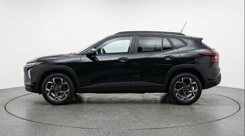 Mosaic Black Metallic 2025 Chevrolet Trax LT