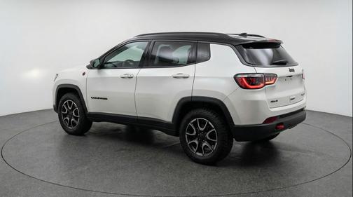 Bright White Clearcoat 2025 Jeep Compass Trailhawk