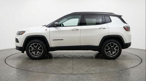 Bright White Clearcoat 2025 Jeep Compass Trailhawk