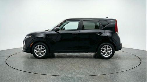 Fusion Black 2025 Kia Soul LX