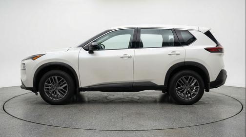 Everest White Pearl Tricoat 2026 Nissan Rogue SV